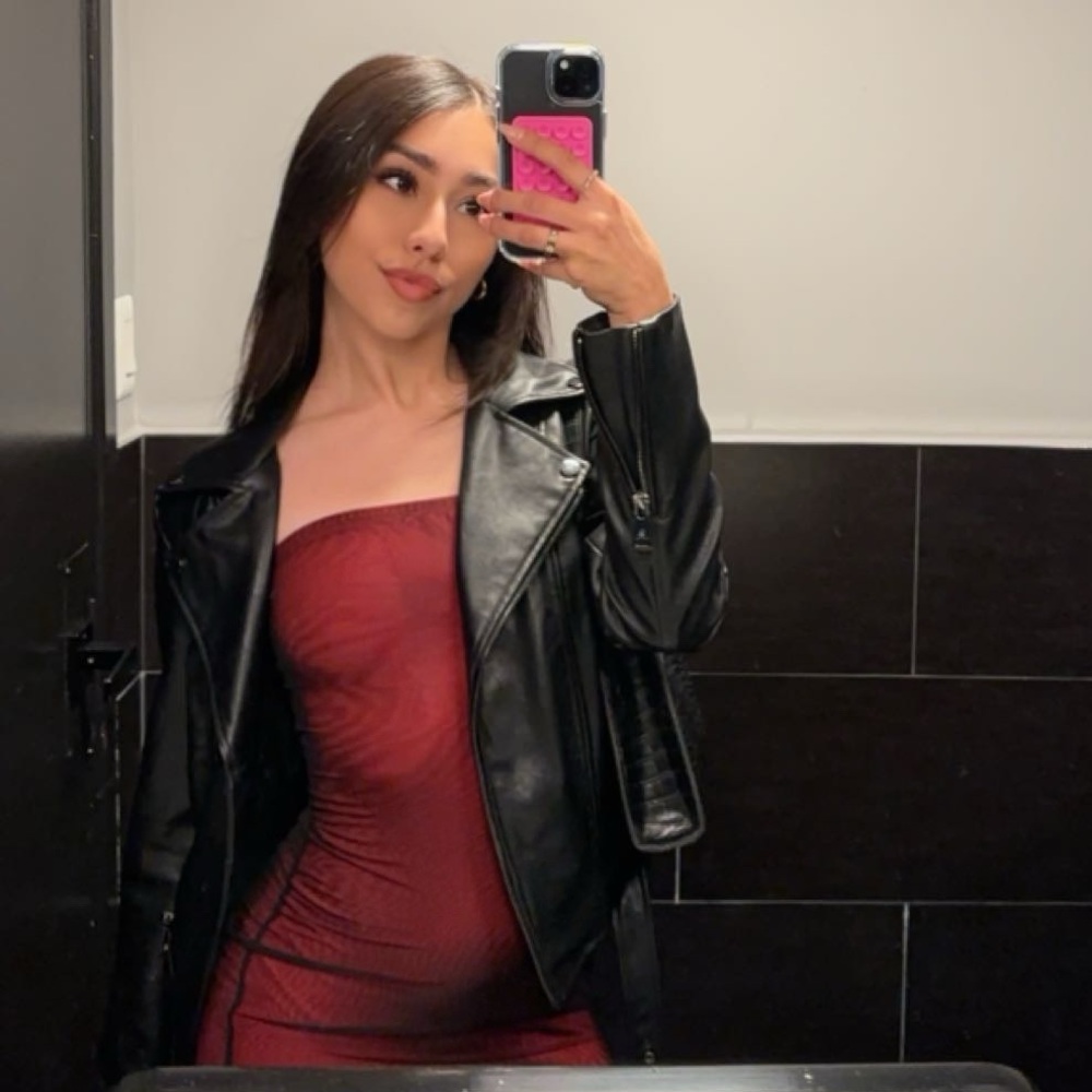 Meet your Posher, Alejandra
